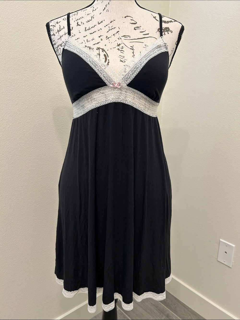Victoria’s Secret Black Lace-Trim Chemise Nightdress with Pink Bow